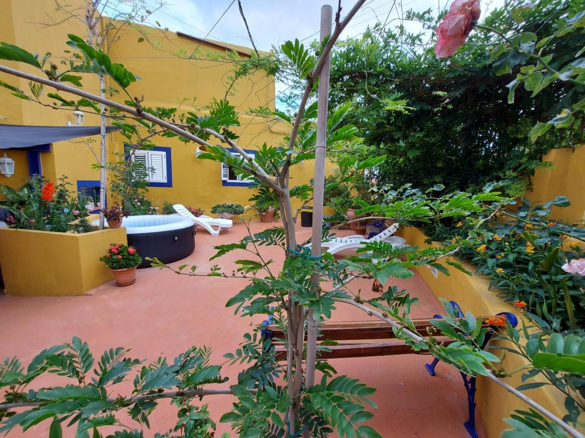 Casa Maestro Lelo - Acogedora Casa Rural Canaria Con Patios Y Jardines De Flores لاس بالماس دي غران كاناريا المظهر الخارجي الصورة